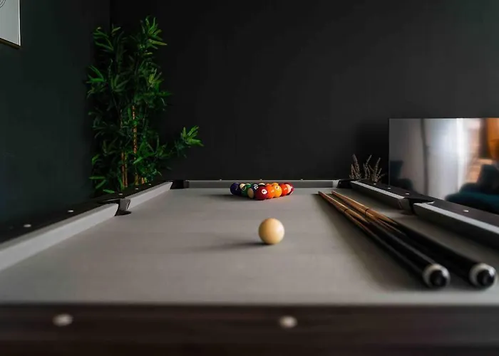 Contractor Base With Pool Table