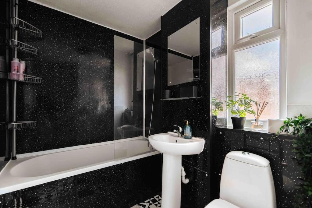 Contractor Base With Pool Table Holiday home London