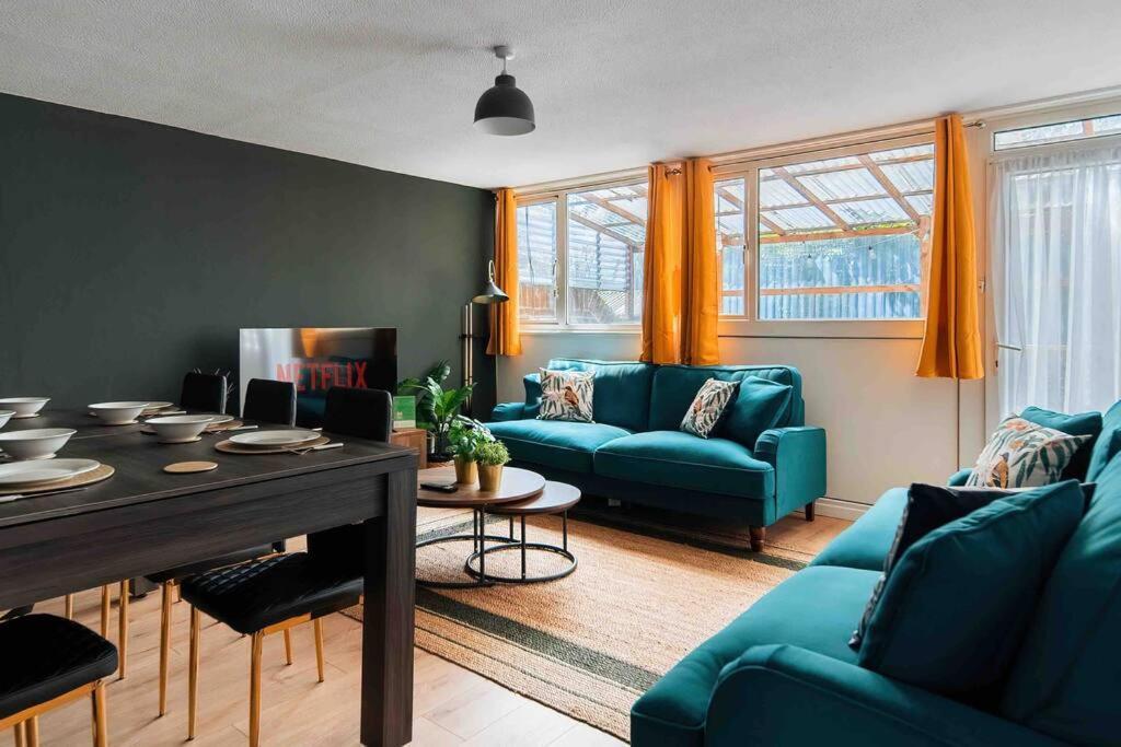 Contractor Base With Pool Table Casa de Férias Londres